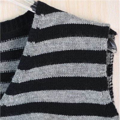 Элегантное полосатое вязаное платье без рукавов свободного кроя