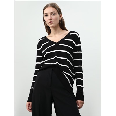 V-NECK SWEATER