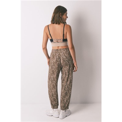 Pantalón largo carrot animal print marrón