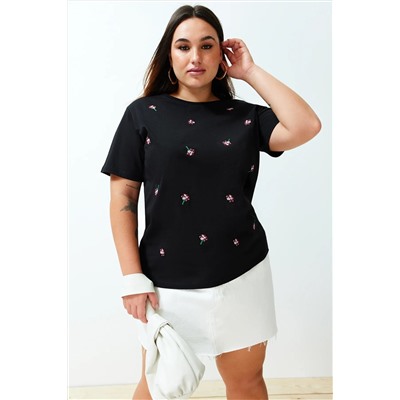 Siyah Boyfriend Çiçek Nakış Detaylı %100 Pamuk Örme Büyük Beden T-shirt TBBSS24BF00029