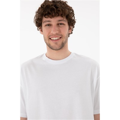 Erkek Oversize Fit Bisiklet Yaka Beyaz Tişört