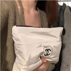 Классная бюджетная нейлоновая косметичка Chane*l