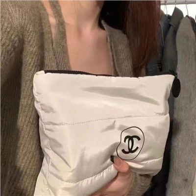 Классная бюджетная нейлоновая косметичка Chane*l