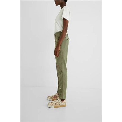 Pantalón comfort fit manchas pintura