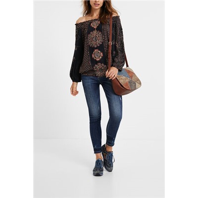 Blusa loose cuello barco