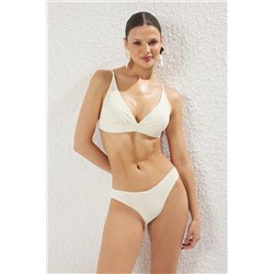 TRENDYOLMİLLA Ekru Üçgen Dokulu Regular Bikini Takımı TBESS25BT00068