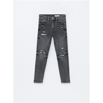 Ripped skinny jeans