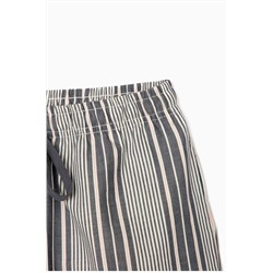 Short Blanco y gris oscuro
