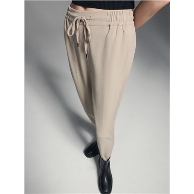 Jogger mit Bügelfalte