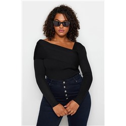 Trendyol Curve Siyah Asimetrik Yaka Triko Kazak TBBAW24AN00018