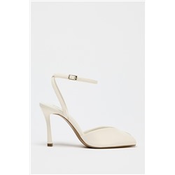 HEELED SANDALS WITH CUT-OUT DETAIL