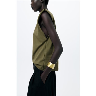 TOP WITH SHOULDER PADS