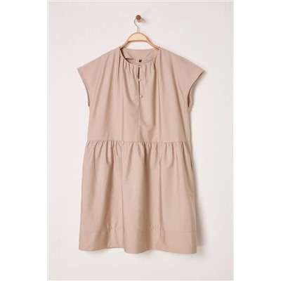 Camel Düğmeli Poplin Dokuma Büyük Beden Elbise TBBSS25AH00161