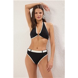 TRENDYOLMİLLA Siyah-Beyaz Üçgen Normal Bel Regular Bikini Takımı TBESS25BT00162