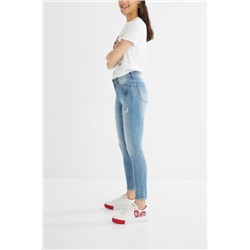 Pantalón vaquero skinny corazón