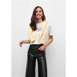Pantalón recto efecto piel