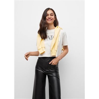Pantalón recto efecto piel