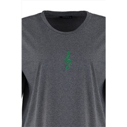 Antrasit Geniş Kalıp Nakış Detaylı Örme Büyük Beden T-Shirt TBBSS22BF00002