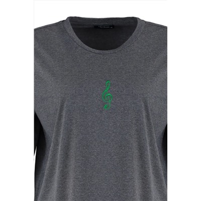 Antrasit Geniş Kalıp Nakış Detaylı Örme Büyük Beden T-Shirt TBBSS22BF00002