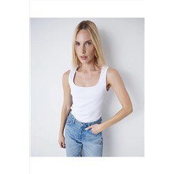 MISS IPEKYOLKare yaka basic tişört