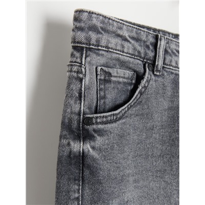 Jeans im Mom-Fit mit Elastanmischung