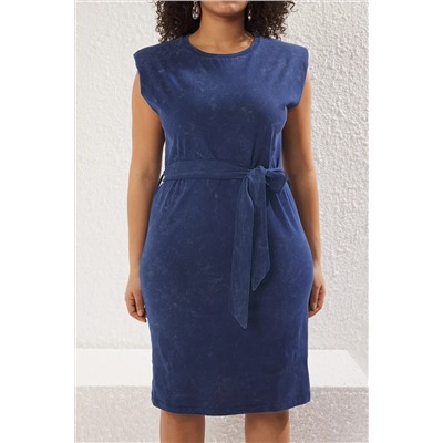 Indigo Kolları Vatklaı Kuşaklı Yıkamalı Örme Büyük Beden T-shirt Elbise TBBSS25AH00008