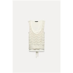 CONTRAST T-SHIRT AND VEST