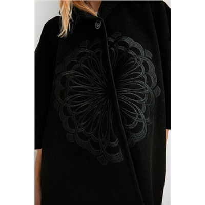 Poncho capucha bordado