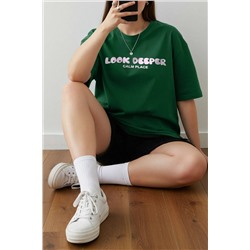 Koyu Yeşil Slogan Baskılı Boyfriend %100 Pamuk Örme Büyük Beden T-shirt TBBSS24BF00036