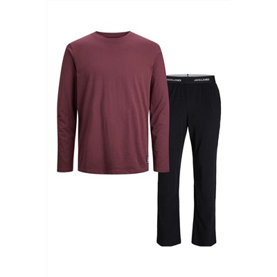 Camiseta y pantalón recto Burdeos y negro