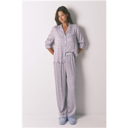 Conjunto de zapatillas y pijama