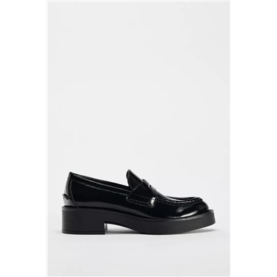 FEW ITEMS LEFT / FROM 19.02 TO 05.07 PATENT LOAFERS