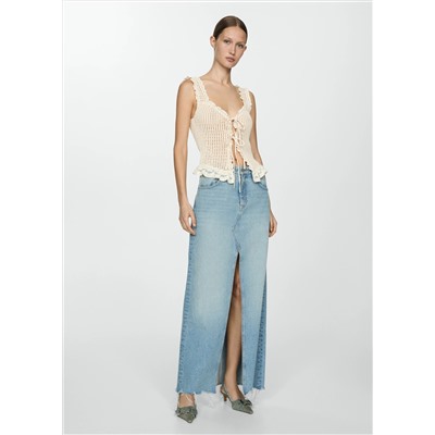 Top calado detalle puntilla