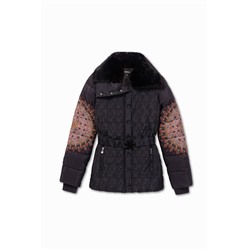 Chaqueta padded cintura ajustable cuello alto