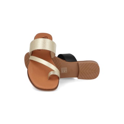 10209 - BDA
                SANDALIAS PLANAS