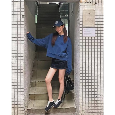 Женский укороченый свитшот Miu Mi*u 💙  Реплика 1:1