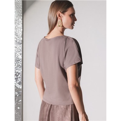 Нарядная футболка с блестящим принтом