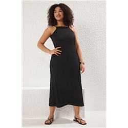 Siyah Halter Yaka Bürümcük Dokulu Kumaş Maxi Boy Örme Büyük Beden Elbise TBBSS25AH00006