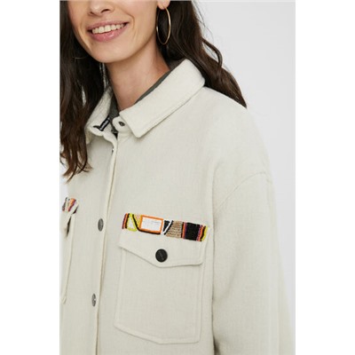 Chaqueta bolsillos bordados