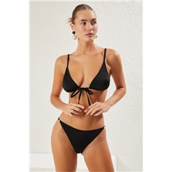 TRENDYOLMİLLA Siyah Üçgen İnci Aksesuarlı Regular Bikini Takımı TBESS25BT00076