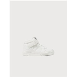 HIGH-TOP STREET-STYLE SNEAKERS