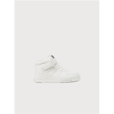 HIGH-TOP STREET-STYLE SNEAKERS