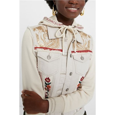 Chaqueta vaquera slim capucha