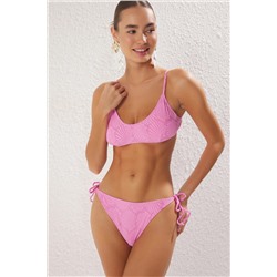 TRENDYOLMİLLA Pembe Bralette Dokulu Regular Bikini Takımı TBESS25BT00066