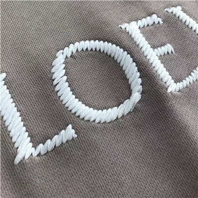 Свитшот с вышитым лого Loew*e