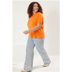 Turuncu Boyfriend Fit Yanda Çıt Çıt Detaylı %100 Pamuk Örme Büyük Beden T-shirt TBBSS24BF00000