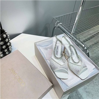 Более открытый вариант босоножек Jimmy Choo   Коллекция: Весна-Лето’24   Материалы: сетка инкрустированная кристаллами Swarovski, стелька из овечьей кожи Высота каблука: 9,5 см
