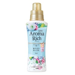 LION Кондиционер для белья Soflan Aroma Rich Sarah дезодорирующий с натуральными ароматическими маслами и ароматом цветов, бутылка 520 мл.