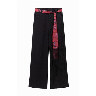 Pantalón con pañuelo cinturón