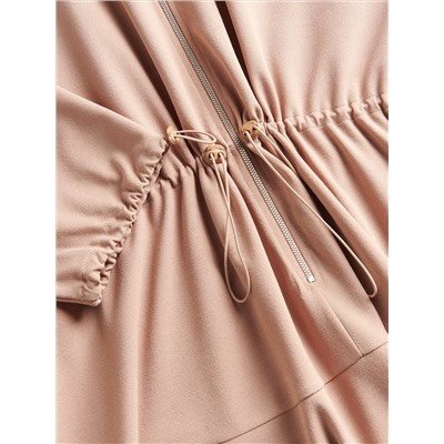Kleid im sportlichen Stil